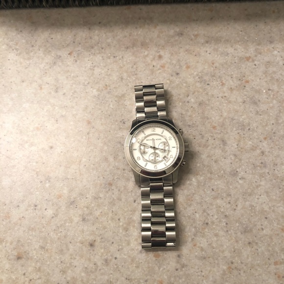 Michael Kors Watch - Picture 2 of 4